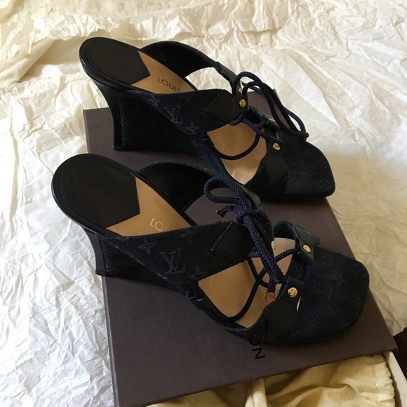 Louis Vuitton Shoes - Picture 2 of 7